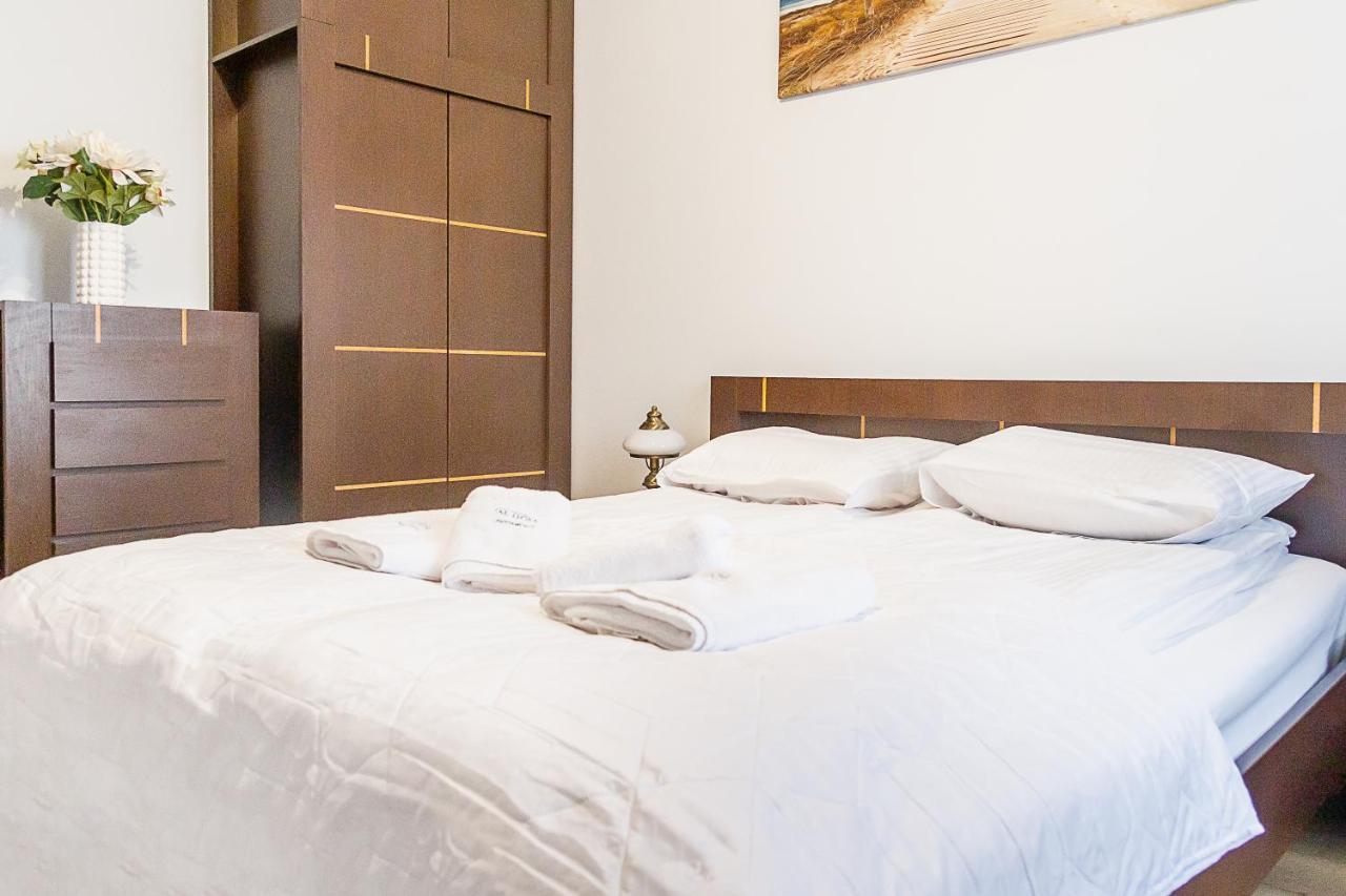 Al-dom Wisniowy Ogrod Z Garazem Apartment